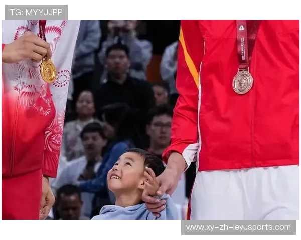 球员家人见证比赛，媒体捕捉温情瞬间，球员家属